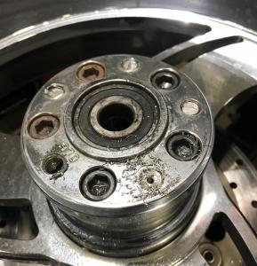 折損ボルト抜き取り